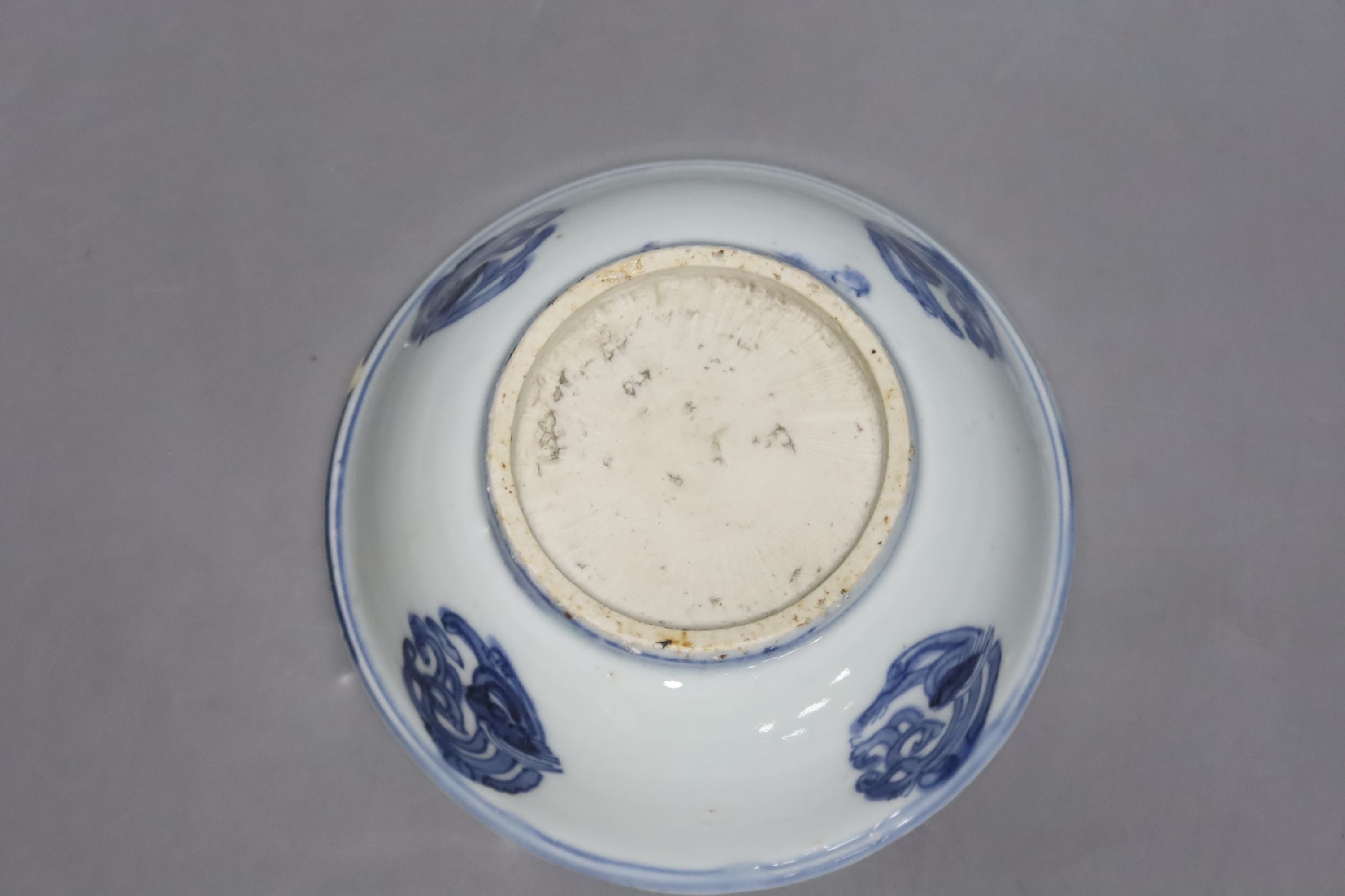 A Chinese Kangxi blue and white bowl, diameter 15cm